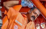 اینجا صنعت نفت؛ قلب اقتصاد ایران؛ حماسه آهن و اراده و مردانی از جنس تعهد به میهن اینجا صنعت نفت؛ قلب اقتصاد ایران؛ حماسه آهن و اراده و مردانی از جنس تعهد به میهن