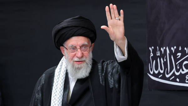 ایستاده در میدان؛ روایت شجاعتی بی‌نظیر پیام‌های حضور دشمن‌شکن آیت‌الله خامنه‌ای چیست؟