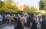درخواست کارکنان بیمارستان رازی اهواز برای بهبود حقوق و شرایط کاری