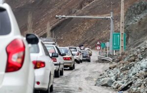 آخرین وضعیت جوی و ترافیکی جاده‌ها/ برف و باران در محورهای ۱۲ استان‌