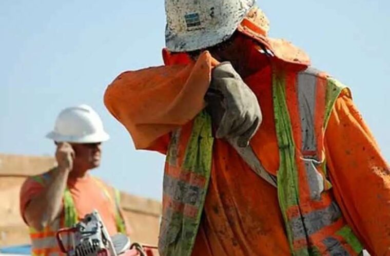 تلاش کارکنان صنعت نفت در شرایط سخت جهاد فی‌سبیل‌اله است