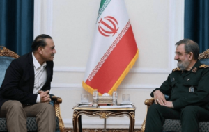 سرلشکر محسن رضایی در دیدار عاصم منیر: به آمریکا بی‌اعتمادیم